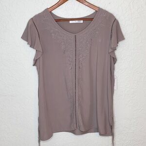 NWT Time and Tru Embroidered Flutter Sleeve Top Women’s Size XL. Grey Mauve.